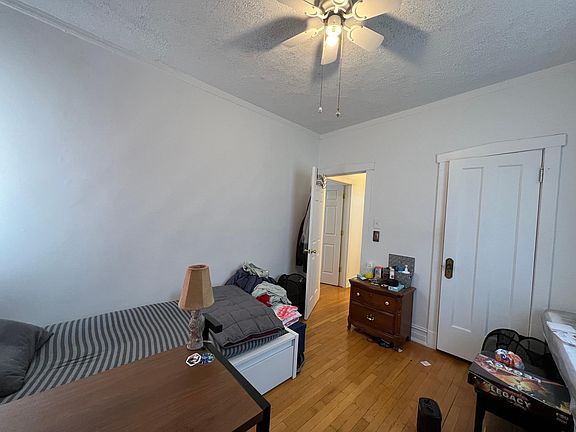 4th image of 6319 N Greenview Ave #3