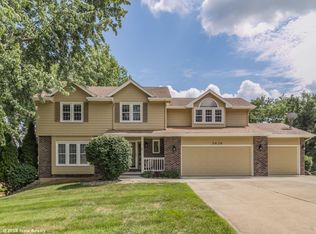3424 Scenic Valley Dr, West Des Moines, IA 50265
