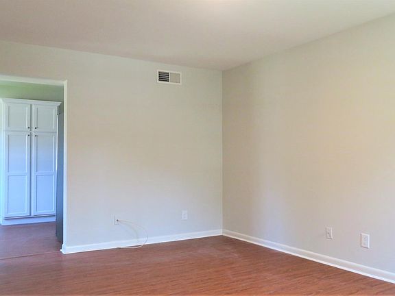 4th image of 413 Amelia St