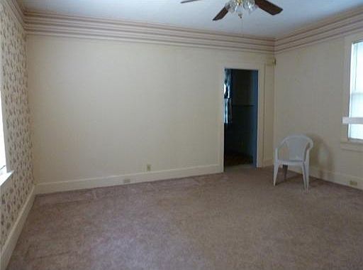 5th image of 444 Manhattan Blvd