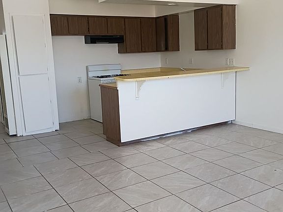 5th image of 1932 Erin Dr APT 23