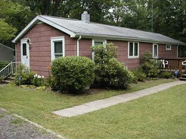 3135 Spruce Dr, Erie, PA 16506