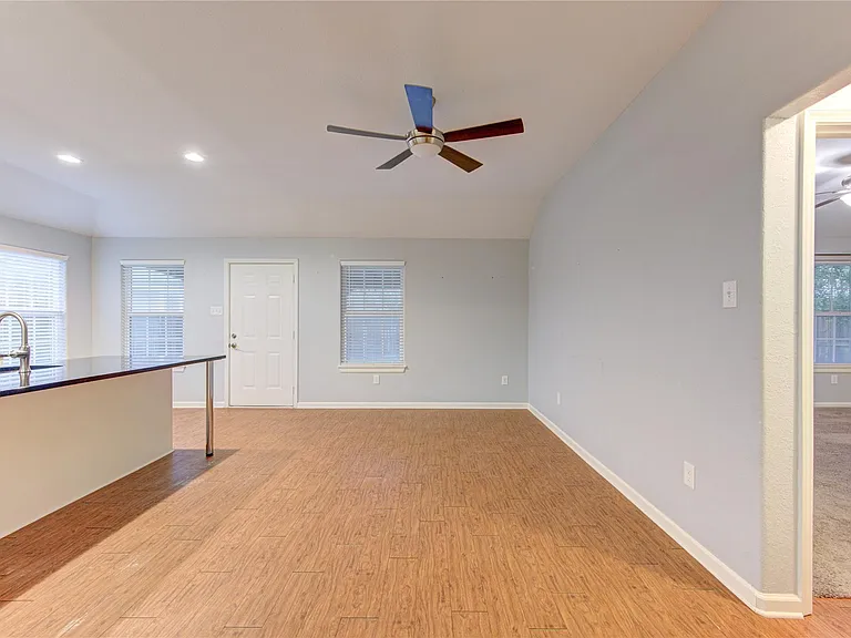 503 W Linney St — Photo 14