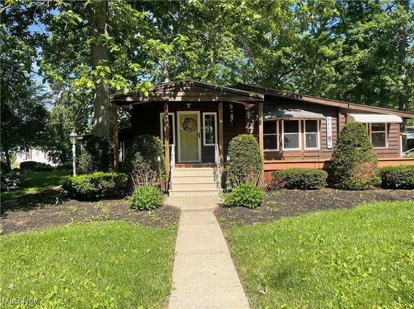 296 Ashwood Dr, Elyria, OH 44035