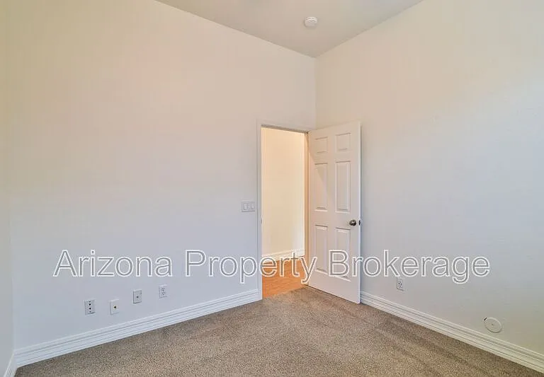 715 E Orchid Ln — Photo 14