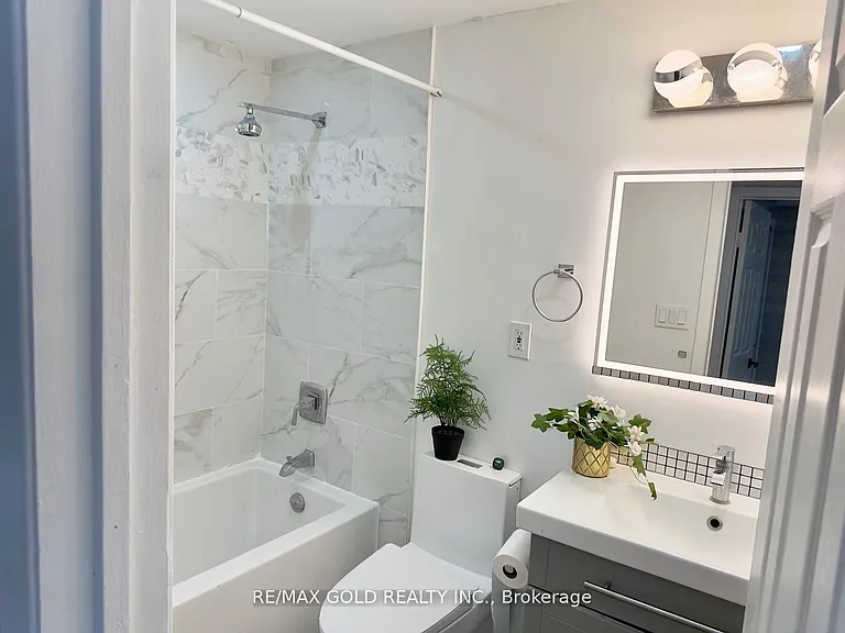 156 Mooregate Cres — Photo 23