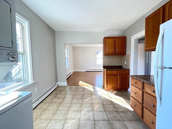 Eat-in kitchen