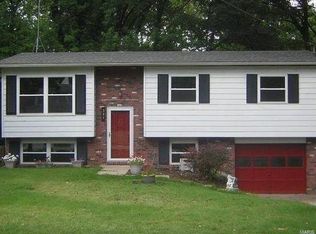 385 Hand Dr, Godfrey, IL 62035