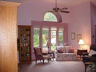 4th image of 367 E Pointes Dr E