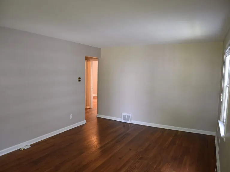 263 E Beechwold Blvd — Photo 8
