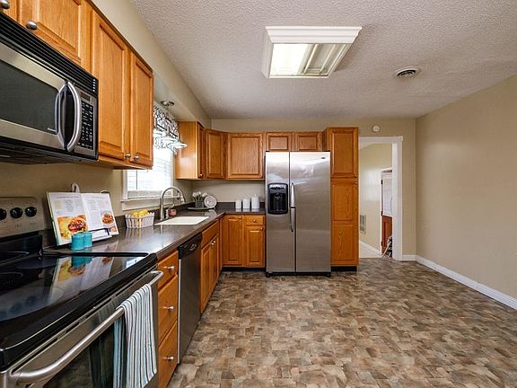 2nd image of 315 N Dogwood Dr