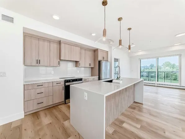 4270 NW Norford Ave NW #2305, Calgary, AB T3B 6A8