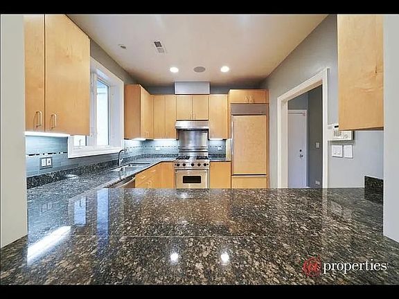 5th image of 1020 W Armitage Ave APT 3C