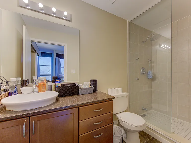 404 King St W #607 — Photo 9
