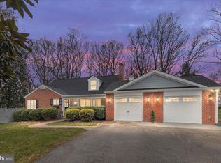 8501 Ardfour Ln, Annandale, VA 22003