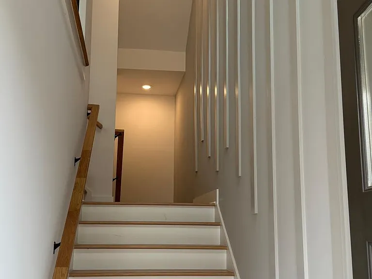 237 W Marietta St — Photo 2