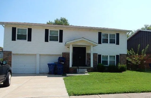 2436 Periwinkle Ct photo 1