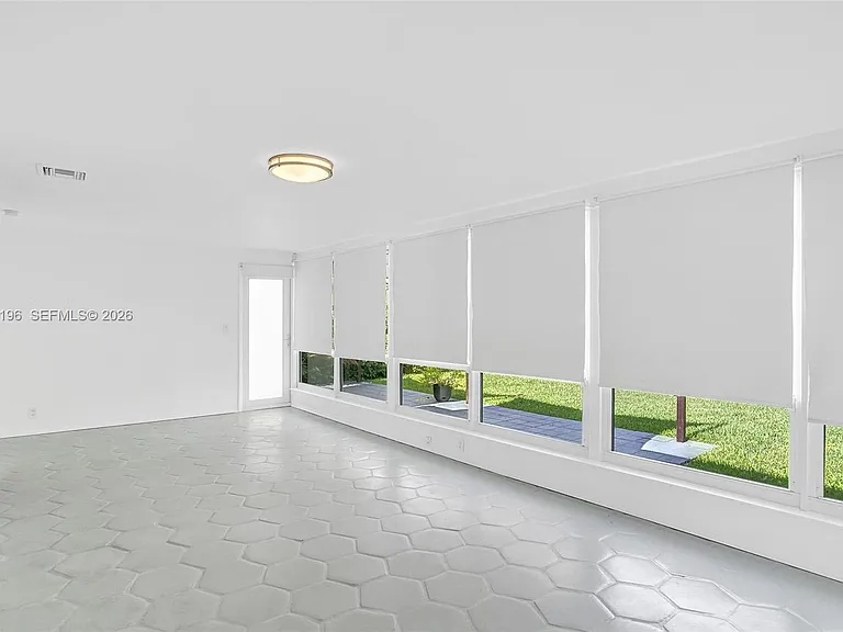 9040 Carlyle Ave — Photo 29