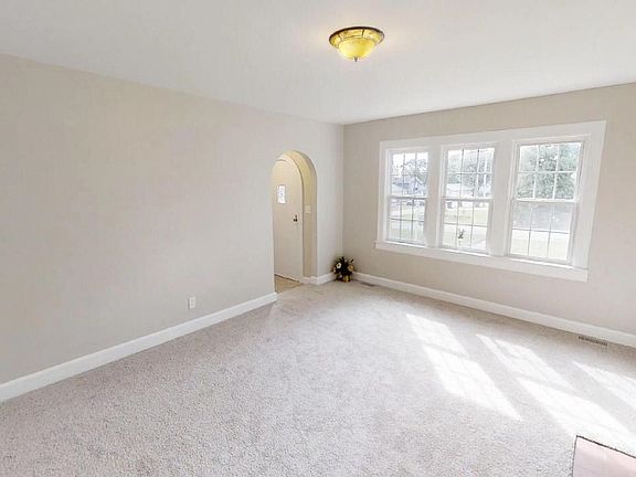 2nd image of 502 W Pinkney St