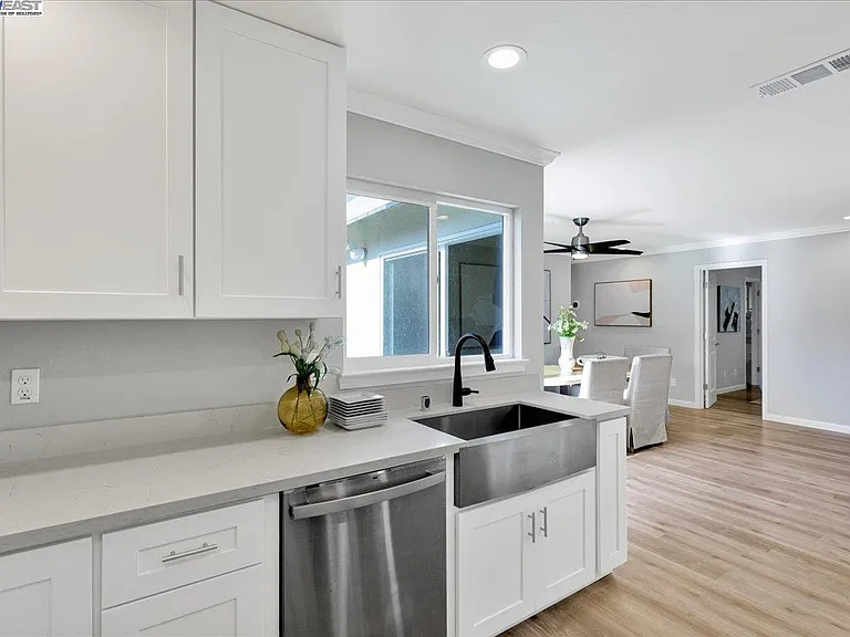 1827 Bandoni Ave — Photo 21