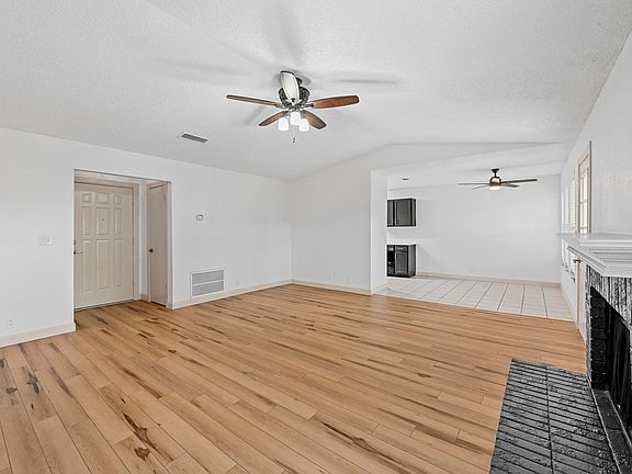3rd image of 621 Plainview Dr