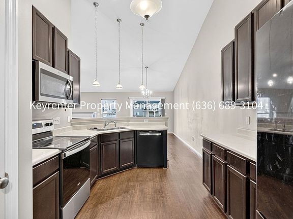 5th image of 411 Angelique Pl