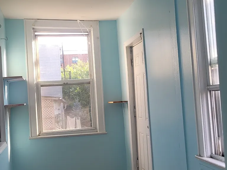 341 Avenue E #3 — Photo 4