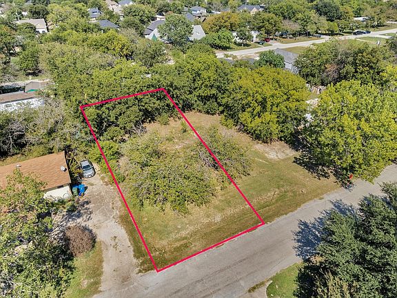 4th image of Sycamore Ln