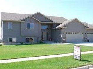 1005 E Walnut St, Harrisburg, SD 57032