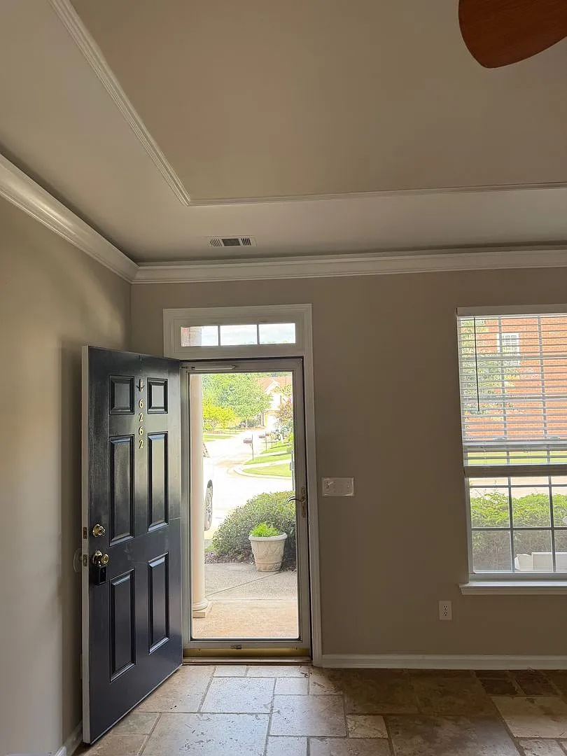 3 bed/ 3 bath Townhouse — Photo 3