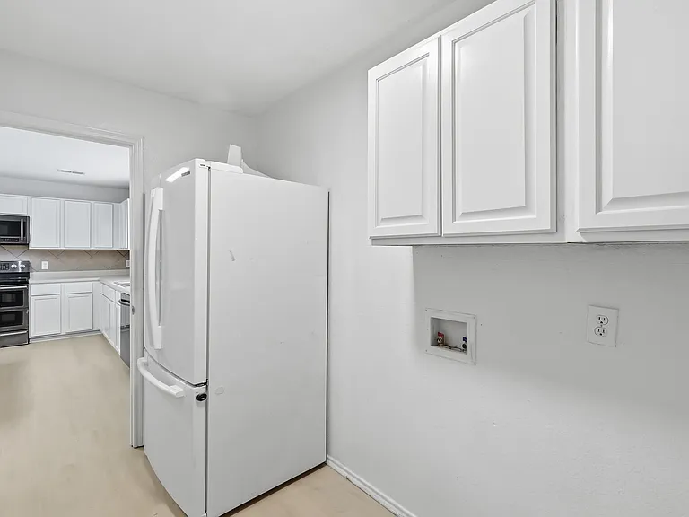 417 Niagara Falls Dr — Photo 33