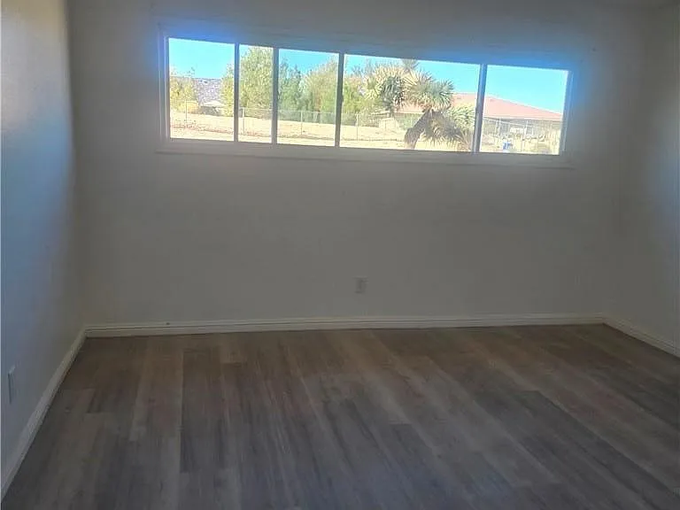 11742 Jacaranda Ave — Photo 8