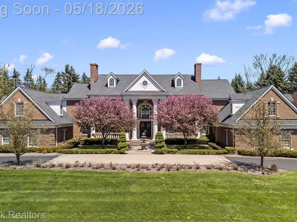528 Barrington Ct, Bloomfield Hills, MI 48304