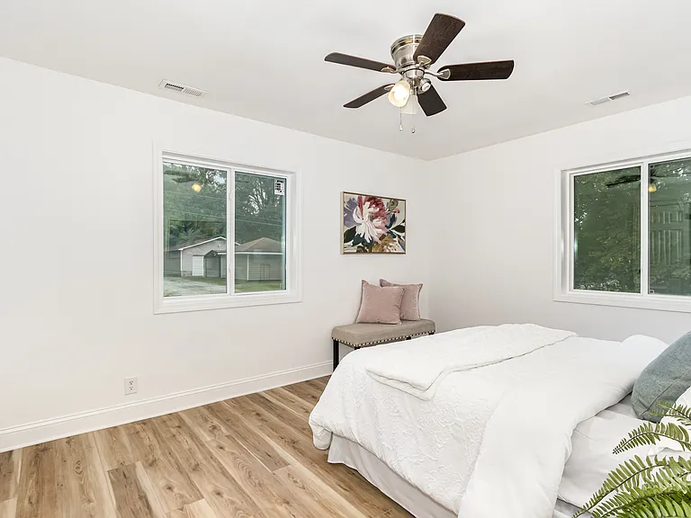209 E Lavender Ave — Photo 21
