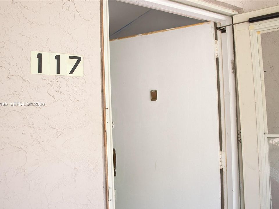 1st image of 2821 Somerset Dr APT 117