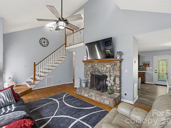 5th image of 4938 Burkemont Rd
