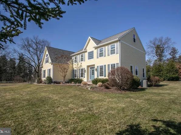 1405 Royal Oak Dr, Blue Bell, PA 19422