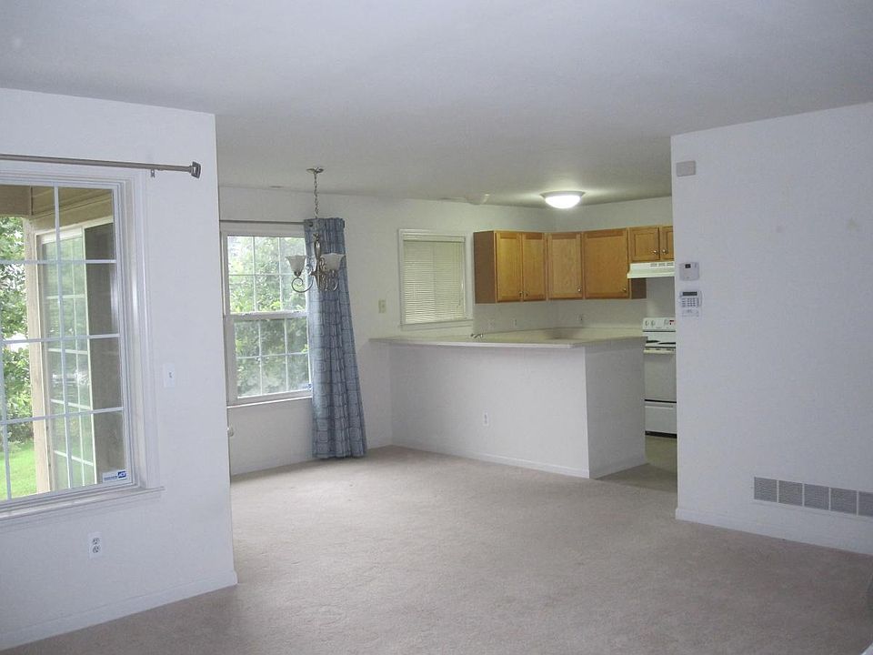 1st image of 2764 Barclay Way