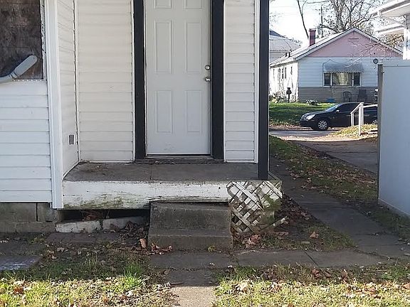 3rd image of 625 Birch Ave #A
