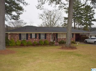 141 Argyle Ln, Gadsden, AL 35904