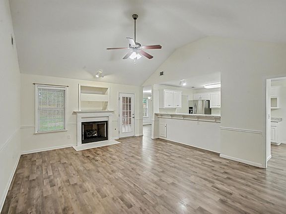 4th image of 209 Country Glen Ave
