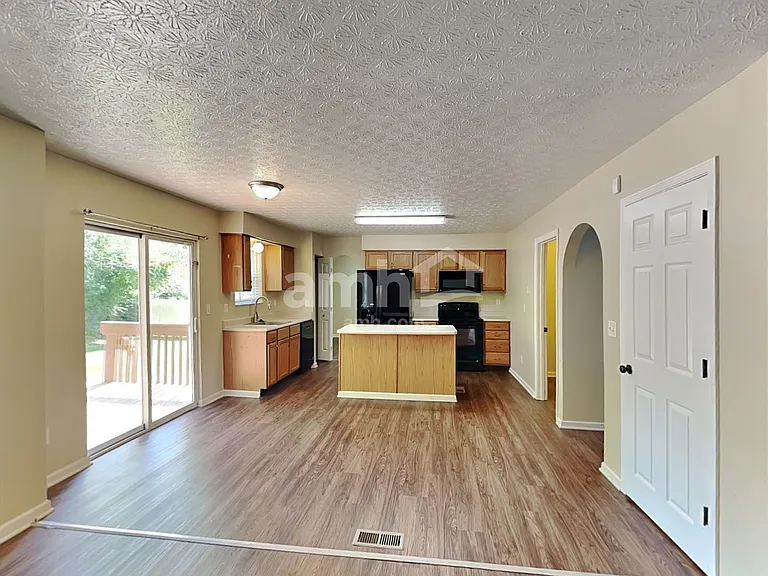 275 Monarch Dr — Photo 7