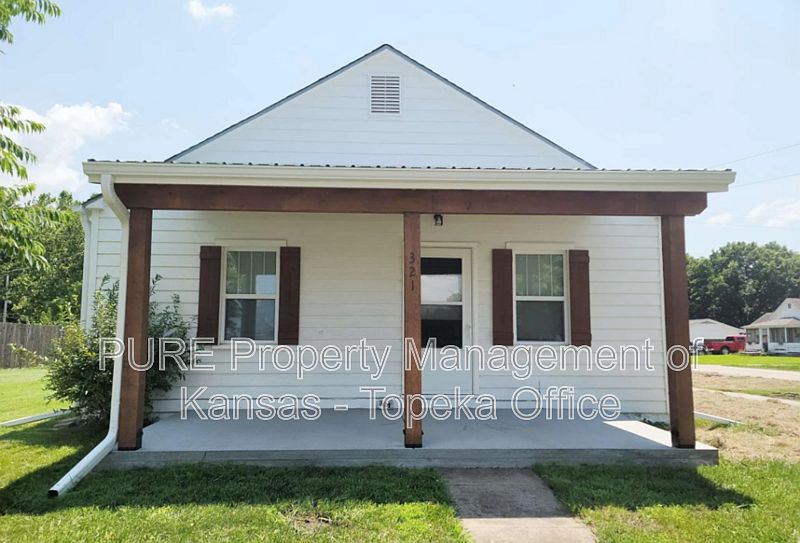 1st image of 321 W Railroad St