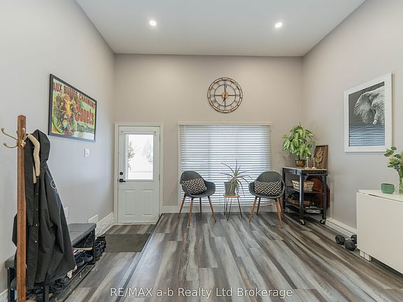 5th image of 13 Potters Rd N