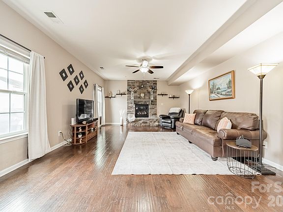 5th image of 3556 Catherine Creek Pl