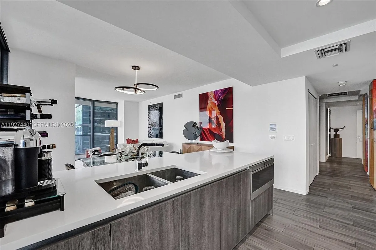 Building Photo - 801 S Miami Ave #4209