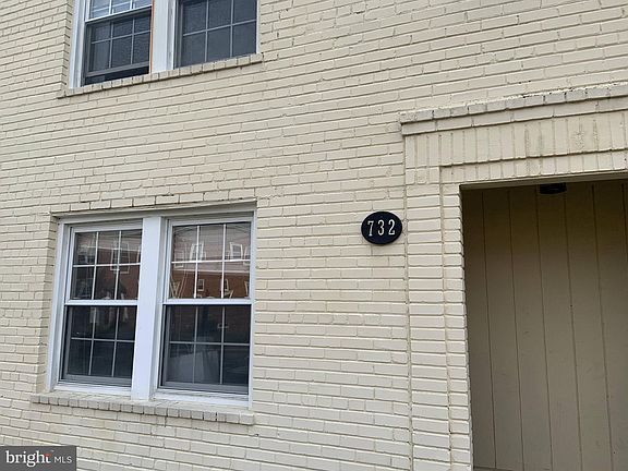 2nd image of 732 N Oakland St