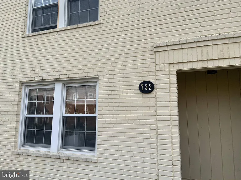 732 N Oakland St — Photo 2