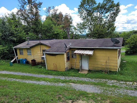 3rd image of 806 County Line Rd