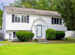 14 Drawbridge Dr, West Warwick, RI 02893